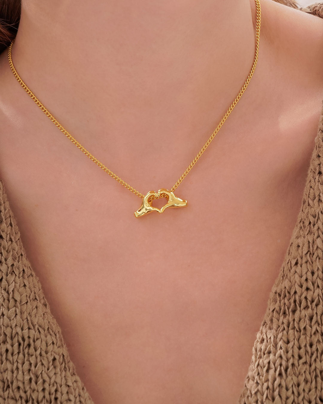 Collar Manos Corazón