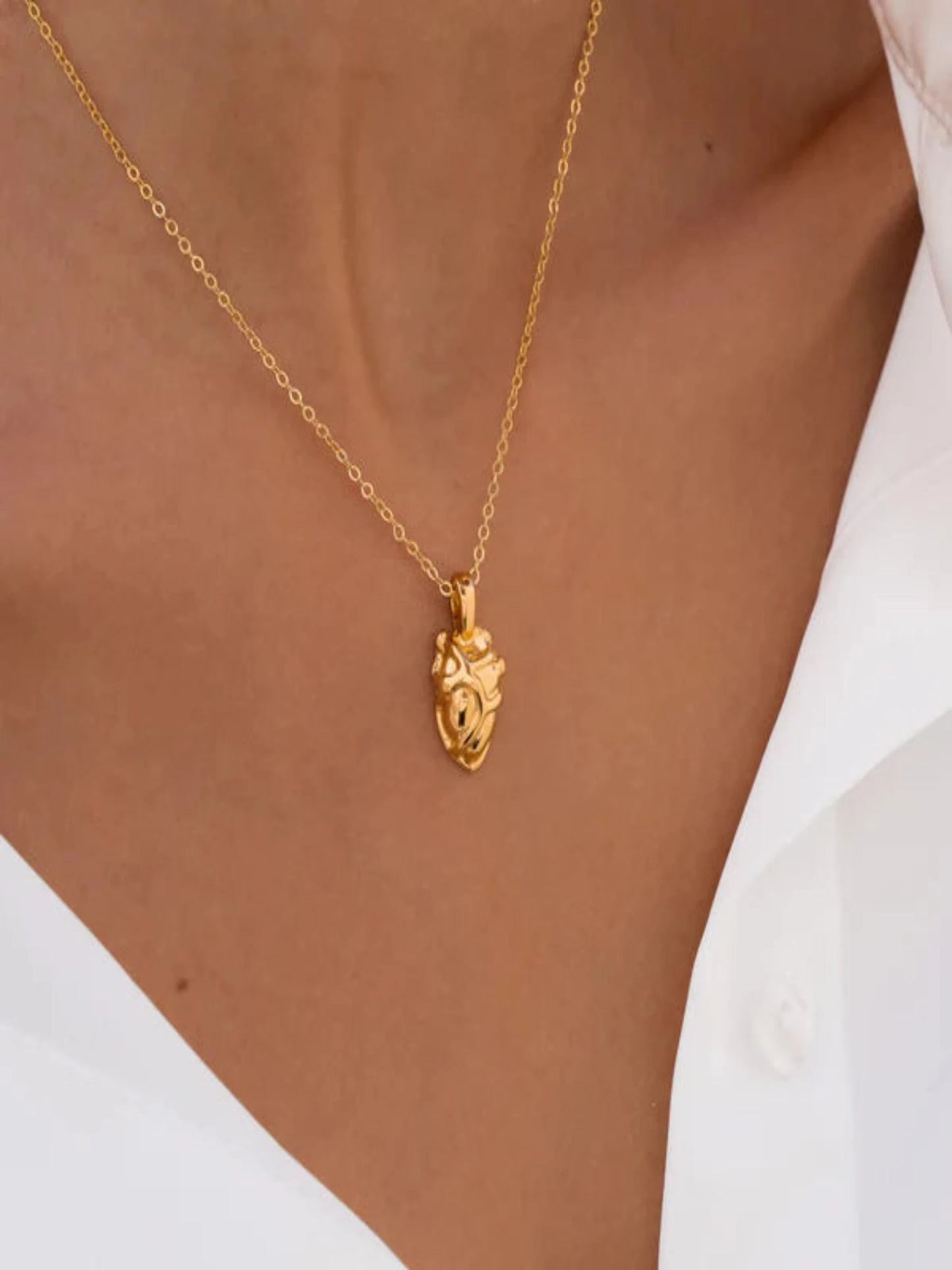 Cadena Corazón Anatómico dorado