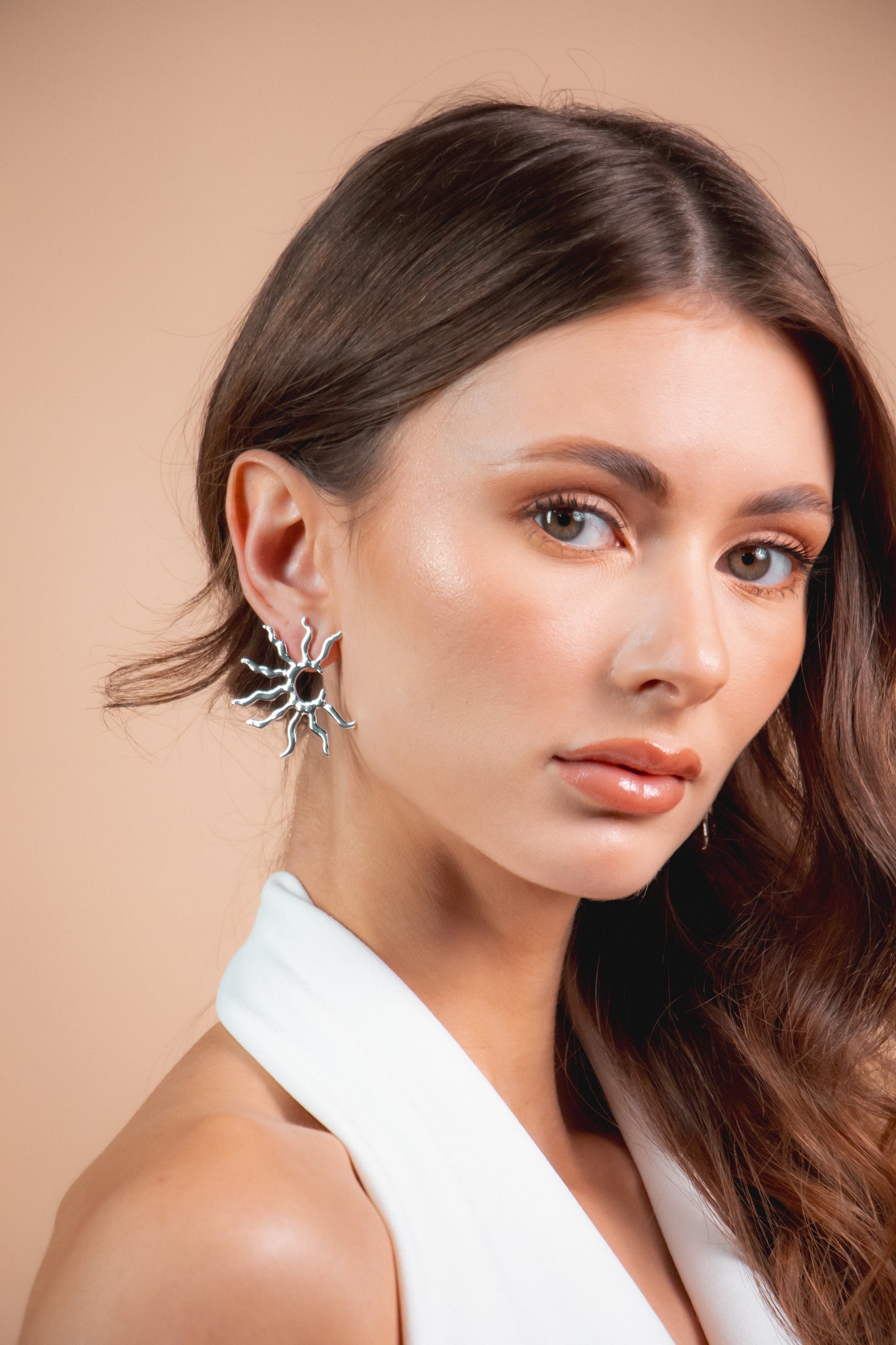 Aretes llamas del sol plateado