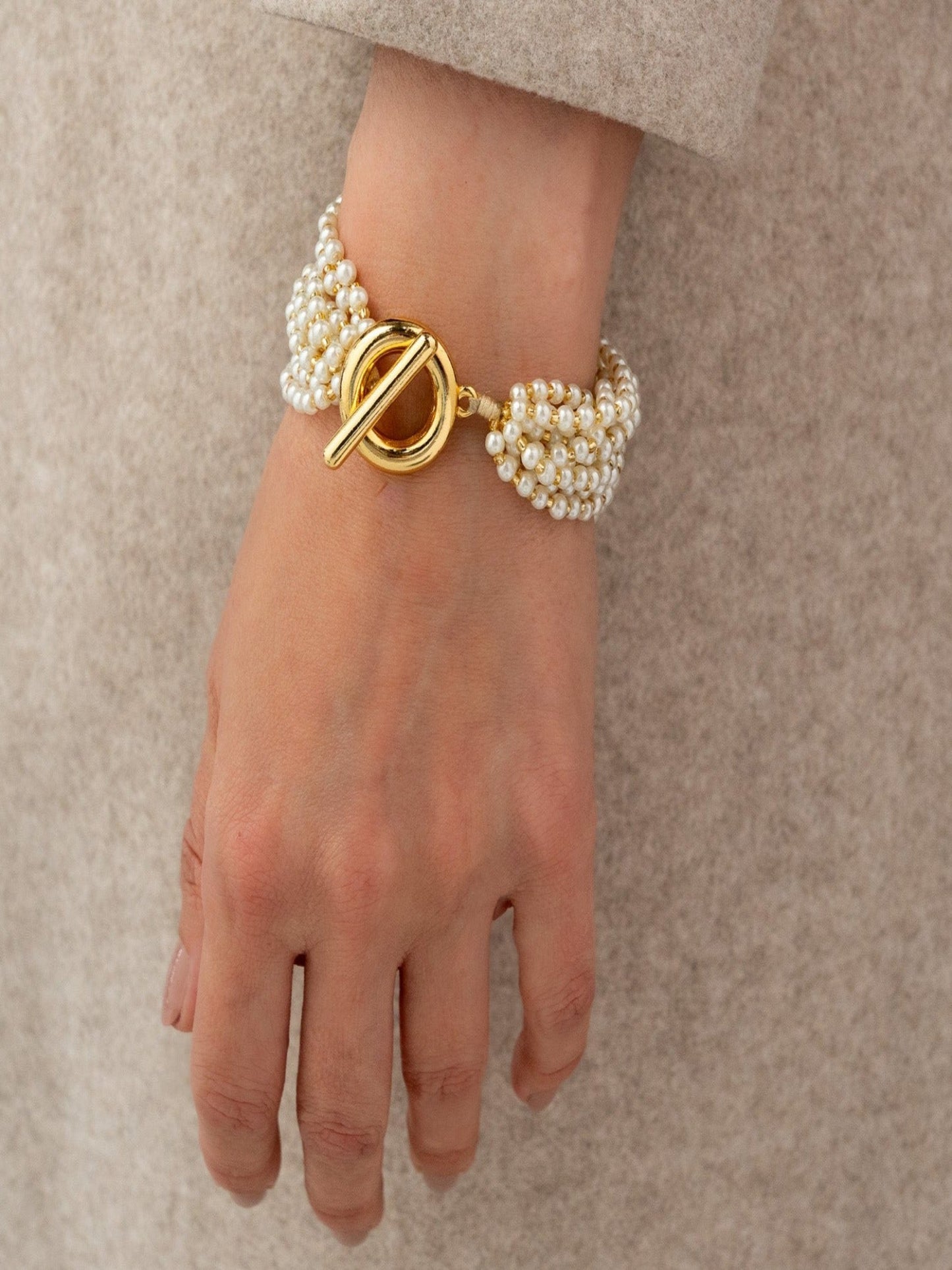 Pulsera Perlas y Broche