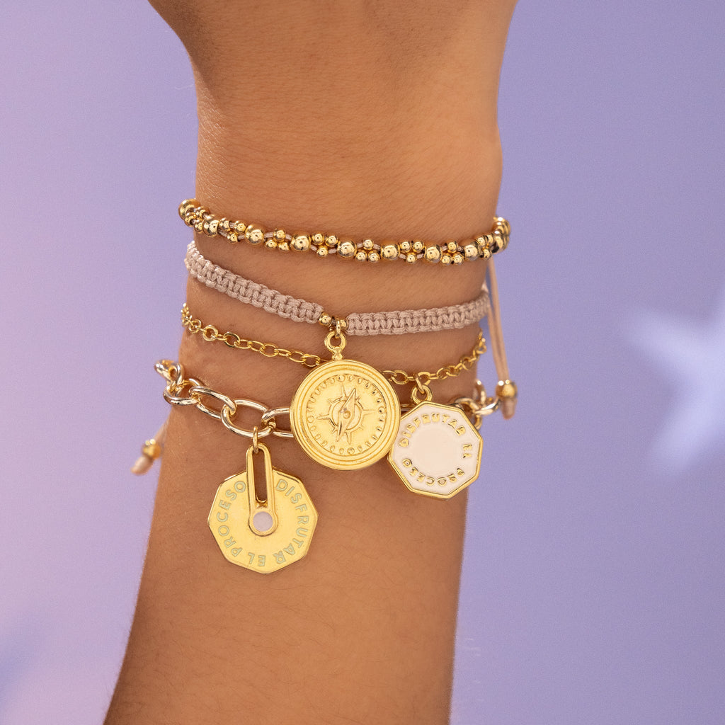Set X4 Pulseras Brújula Y Soñar + Aretes By Issa Vásquez